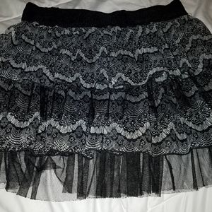 Rue21 black and white boho ruffle pull-on skirt Size L